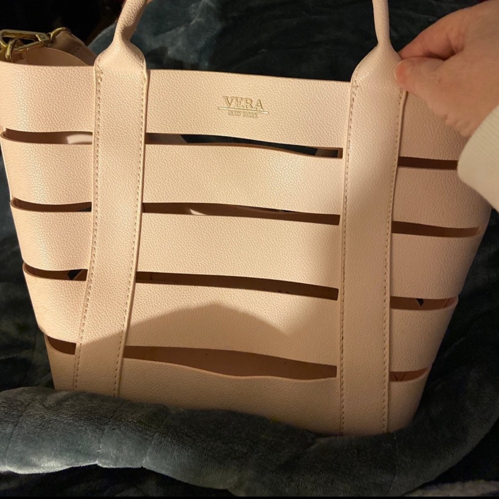Pale pink Vera Wang Purse in great condition